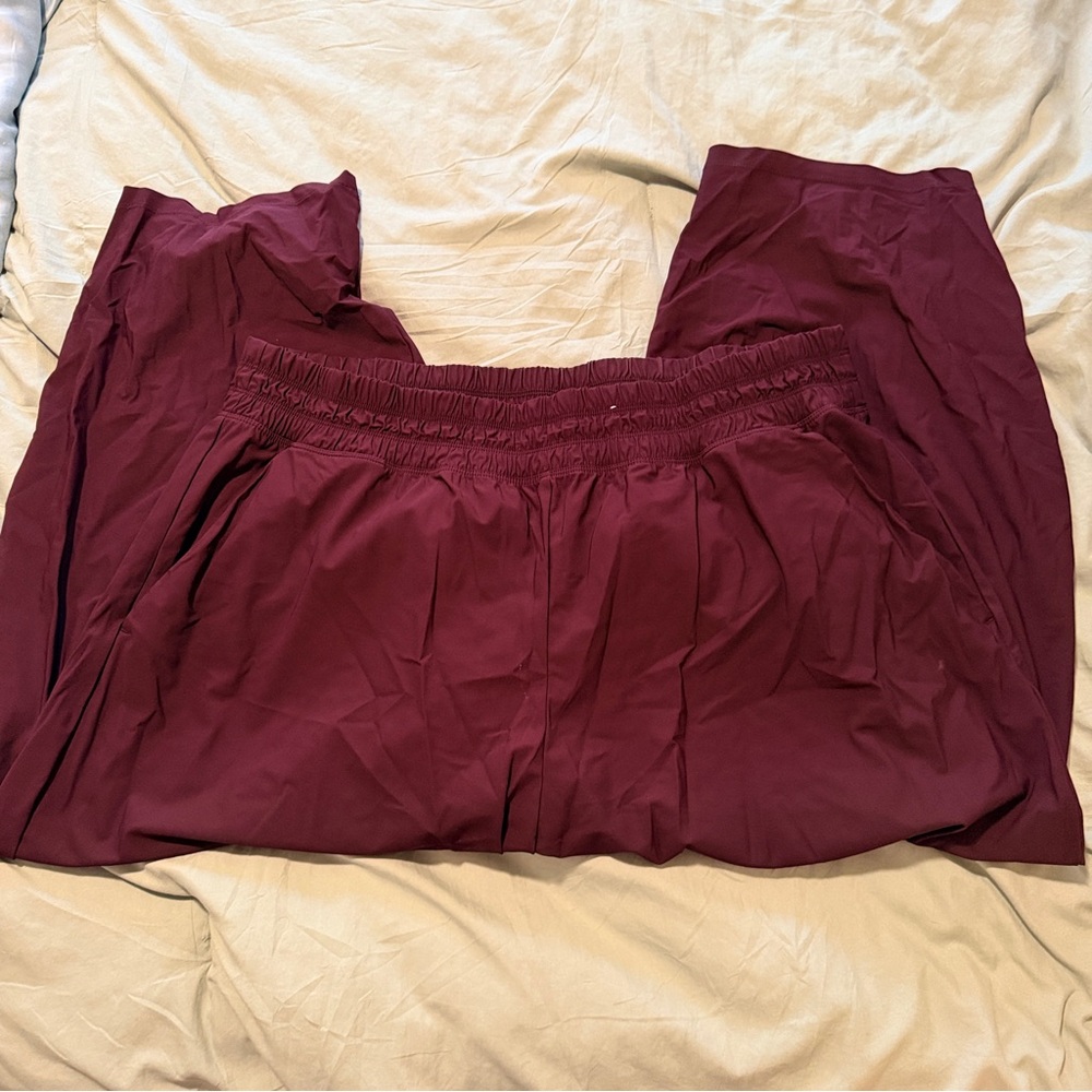 Old Navy Barrel Sleektech Pants